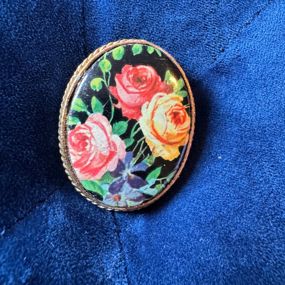 Beautiful vintage rose broch